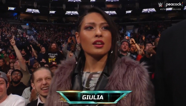 Giulia se blesse avant ses débuts à la WWE